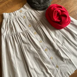 set 3 món - váy ghi size S+mũ len nâu+khăn len đỏ 720259