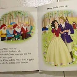 Set 2 quyển truyện tiếng Anh Rapunzel và Snow white 1061635