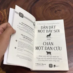 II Sách Kỹ Năng: Dẫn Dắt Một Bầy Sói Hay Chăn Một Đàn Cừu - Tiffani Bova - 2025 1001701