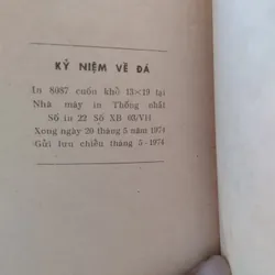 tác phẩm của A.E. Phéc-xman có tựa đề Kỷ Niệm Về Đá.
(1974) 573929