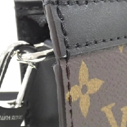 Túi đeo vai Louis Vuitton Monogram Macassar Gaston Wearable Wallet M14036 - Hàng hiệu Authentic 802252