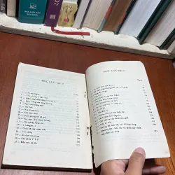 [Sách 8x] - II Truyện Tình Báo: Đen Vỏ Đỏ Lòng (Tập 2) - Mai Thanh Hải - 1988 927341