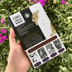 Truyện tranh Tuyển tập truyện ngắn Koyoharu Gotouge kèm standee giấy 656973