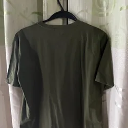 Áo thun màu xanh rêu 590360
