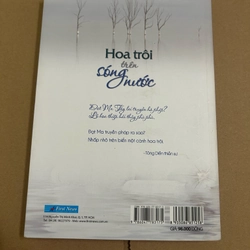 Hoa trôi trên sóng nước 478202