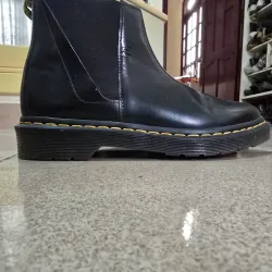 Giày Dr. Martens Bianca.
Màu đen.
Size 5UK - 38. Made in Thailand. Tình trang sử dụng tốt. 1031353