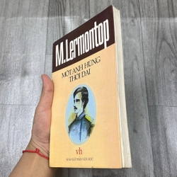 Một anh hùng thời đại. 2b1 521781