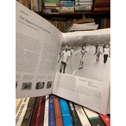 Moments: The Pulitzer Prize-winning Photographs - Hal Buell 332964