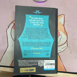 Ông trăm tuổi trèo qua cửa sổ và biến mất 976410