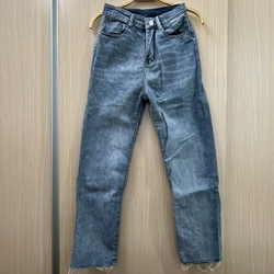 Quần jeans ống suông