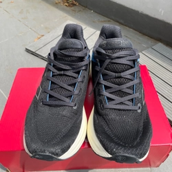 Giày chạy bộ nam New Balance EU44 màu đen 527576