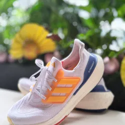 Giày chạy bộ addidas ultraboost