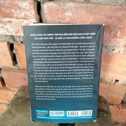 Đứa Trẻ Được Nuôi Trong Chuồng Chó  731026