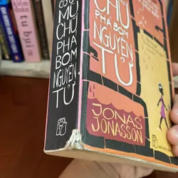 II Tiểu Thuyết: Cô Gái Mù Chữ Phá Bom Nguyên Tử - JONAS JONASSON - 2018 576365