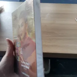 cuốn sách về Phật giáo. 
Tên sách: "Thánh nữ Tỳ-kheo-ni Liên Hoa Sắc" (Uppalavaṇṇā).
 961596