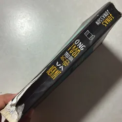 Ông trăm tuổi trèo qua cửa sổ và biến mất - Jonas Jonasson 757225