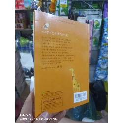 Truyện cô bé đang khóc bìa cam Tiếng Hàn mới 90% Sách học tiếng Hàn HCM2702 930156
