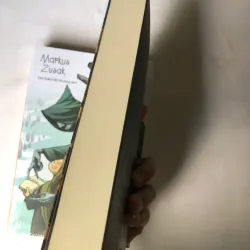 Sách của tác giả Markus Zusak: Người đưa tin bí ẩn & Kẻ trộm sách 926969