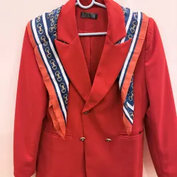 Blazer đỏ kèm khăn