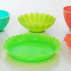 Lô tô, dĩa nhựa mini trong bộ chơi đồ hàng xưa phiên bản tuổi thơ 9x 454838