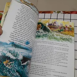 2 quyển truyện cổ tích màu khổ lớn: CÔ BÉ QUÀNG KHĂN ĐỎ & BẠCH TUYẾT VÀ 7 CHÚ LÙN. 995825