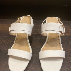 Sandal Coach màu trắng 8p size 36 gót vuông  12940