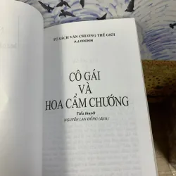 Cô Gái Và Hoa Cẩm Chướng - A.J.Cronin 925673