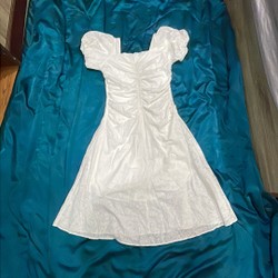 Đầm trắng 2 lớp dày dặn 140920