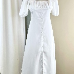 Váy trắng trơn dáng dài phối cúc ngọc