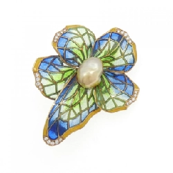 Bros trắng ngọc trai Mikimoto