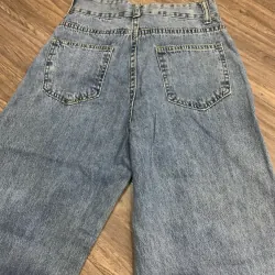 Quần jeans ống suông size S 934757