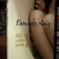 Đôi mắt ấy vẫn ở trên giường 