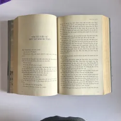 The Book Thief (Kẻ trộm sách) của Markus Zusak. 931747