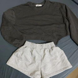 Sweater croptop xám đậm