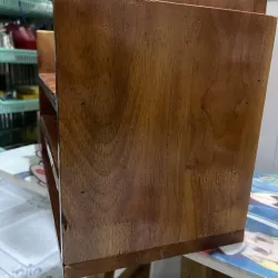 KỆ ĐỰNG SÁCH CHẤT LIỆU GỖ ĐỎ 1037853