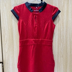 Váy nữ tay hến màu đỏ đô