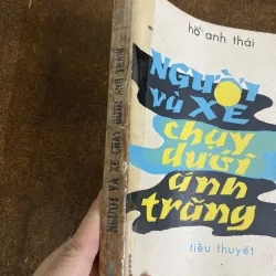 Người và xe chạy dưới ánh trăng- Hồ Anh Thái 1025538