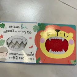 NGOẠI VĂN tiếng anh trẻ em : Never Feed a Shark ! - sách bìa cứng dày đẹp - tương tác  1027550