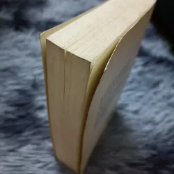 Ngài đại tá chờ thư (Gabriel Garcia Marquez) 1001605