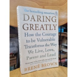 DARING GREATLY : HOW THE COURAGE TO BE VULNERABLE TRANSFORMS THE WAY WE LIVE, LOVE, PARENT AND LEAD (BRENÉ BROWN) 120116