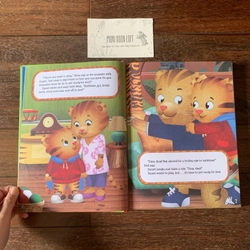 Sách ngoại văn Daniel Tiger’s 5-Minute Stories, Used, Bìa xốp 498050