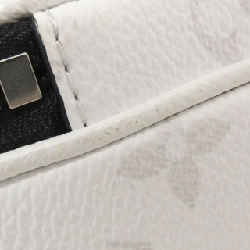 Túi đeo chéo Louis Vuitton Taiga Lama Alpha M31069 613401