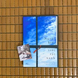 Ngoài kia, trời rất xanh Trần Thị Cúc Phương