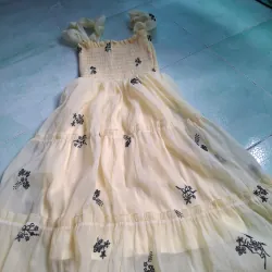 Đầm mới có cái mặc đươc một lần 777838