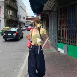 Quần Jeans Thêu Logo Ống Cong Rộng