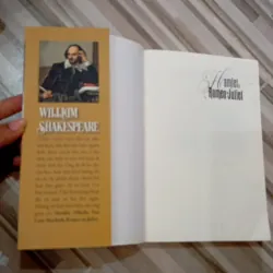 Hamlet & Romeo và Juliet  971256