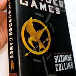 The Hunger Games - Suzanne Collins (bìa cứng)