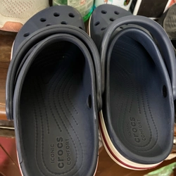 Dép Crocs chính hãng size 7-9 tương đương 41 màu xanh mới mua đc 2 ngày bán lại 600k