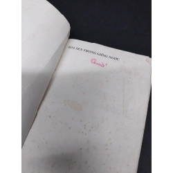 Hoa sen trong giếng ngọc - Nhân vật việt Nam mới 60% ố vàng ẩm nhẹ có viết nhẹ trang đầu gấp bìa 2007 HCM.ASB1309 448439