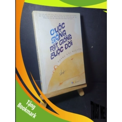 (TẶNG BOOKMARK) Cuộc sống rất giống cuộc đời 2016 mới 70% bẩn bìa, có chữ ký, highlight, có vệt nước Hoàng Hải Nguyễn RBK0906 VĂN HỌC